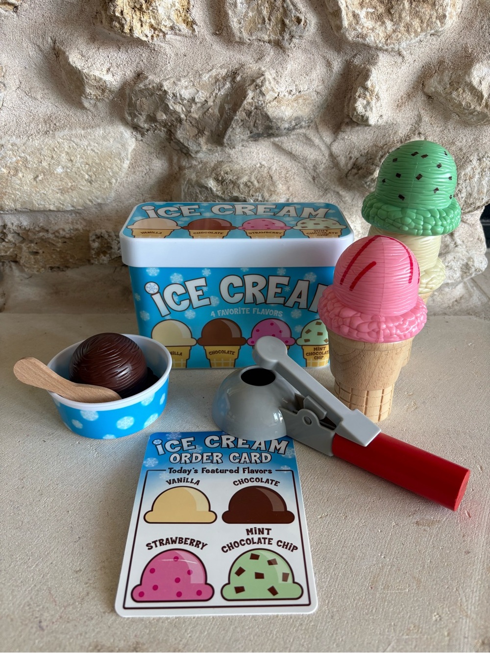Melissa & Doug Scoop & Serve Ice Cream Set